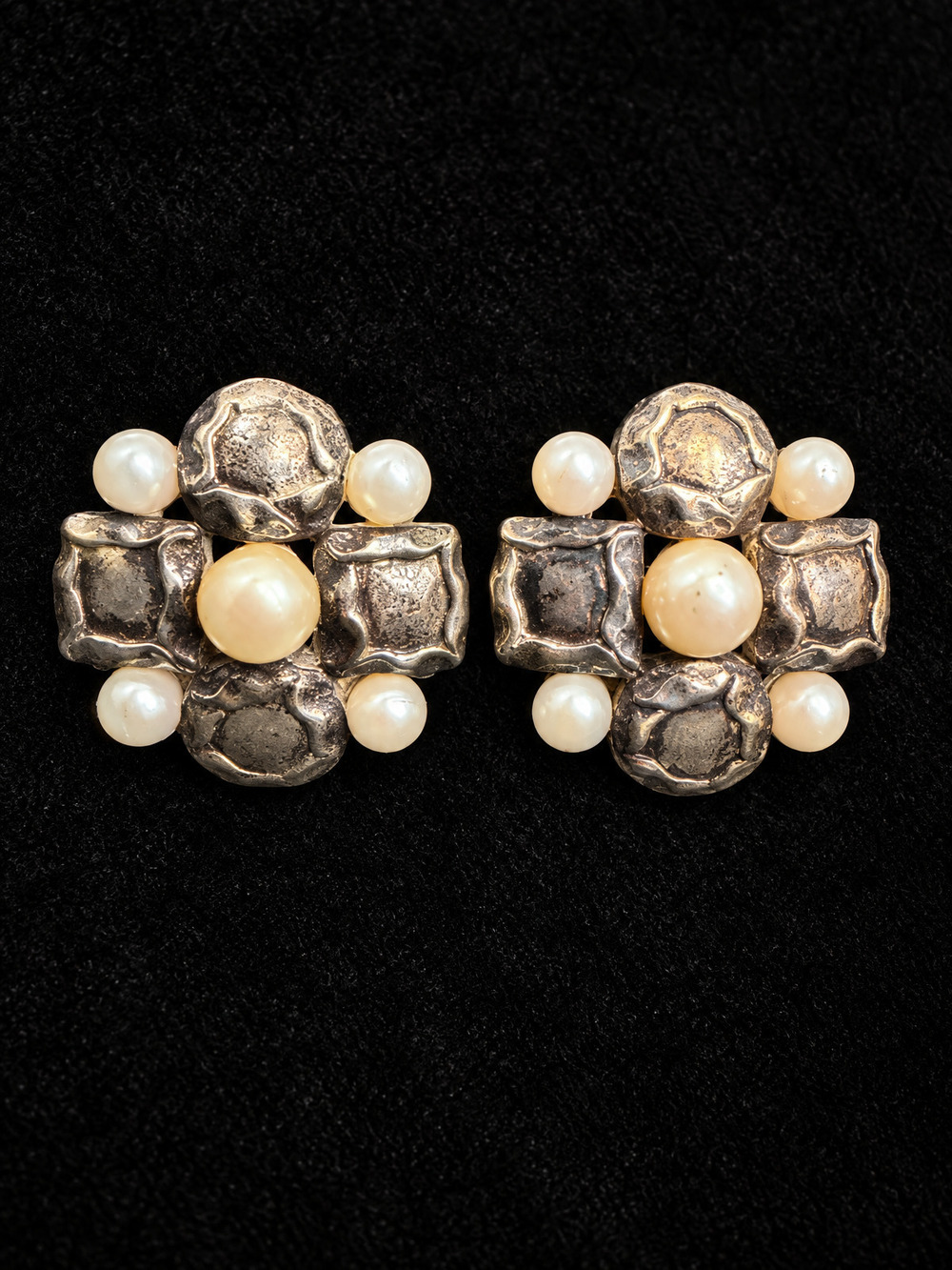 ⚜️ Luxe Statements | Vintage Pearl Cluster Clip Earrings | Silver-Tone 💗